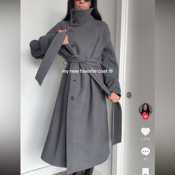 Banana Republic Gray Wool Coat - Picture 6 of 7